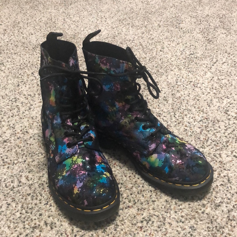Dr Marten Airwaves